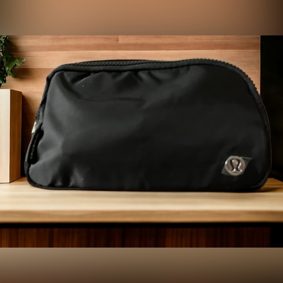 Black Lululemon Belt Bag/Fanny Pack/Crossbody - Picture 3 of 6